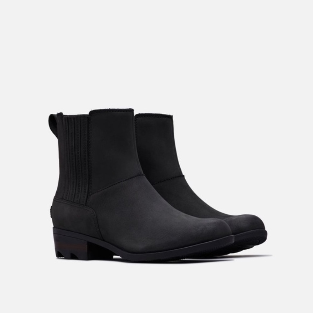 REPOSH -- Sorel Chelsea boots -- NWOT